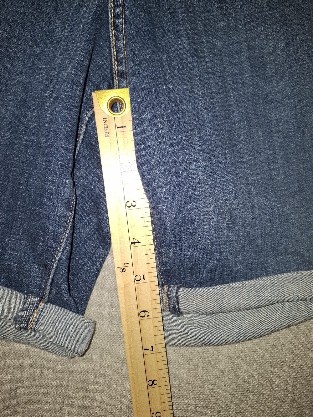 Levi's Mid Wash Rolled-Hem Denim Shorts Size 22w - Picture 4 of 11